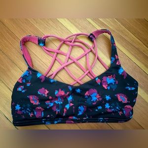 Lululemon free to be wild bra size 6